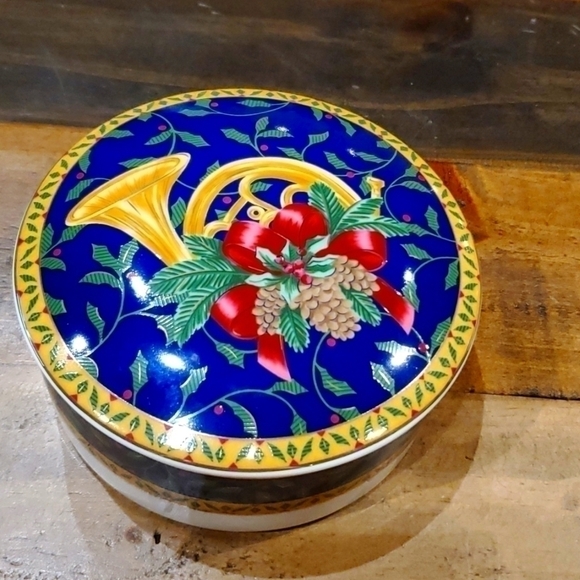 Mikasa Covered Trinket/ Candy Dish - Picture 1 of 3